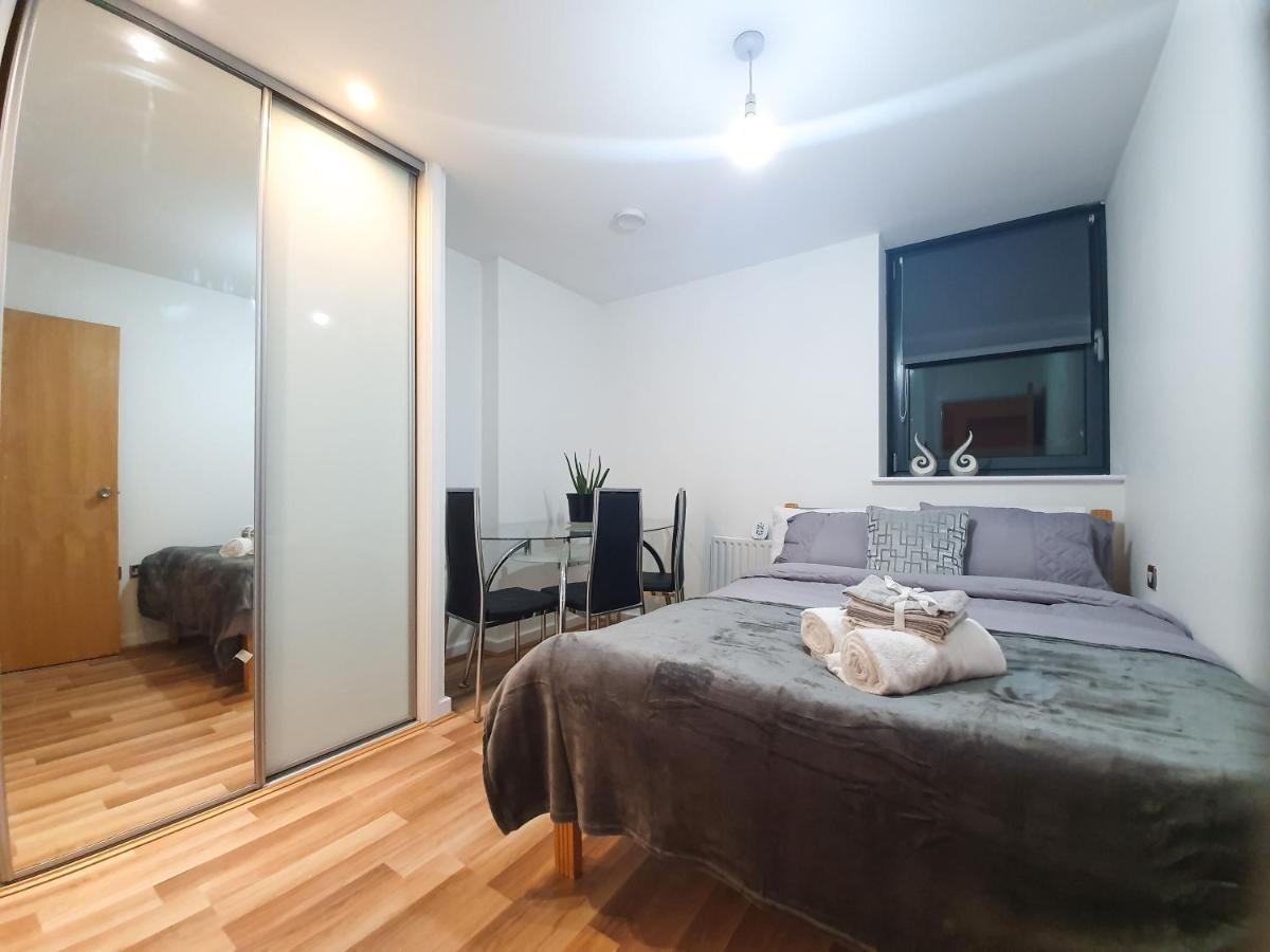 Livestay-modern 3 Bed Apt On 8th Floor With Amazing Views Apartament Londra