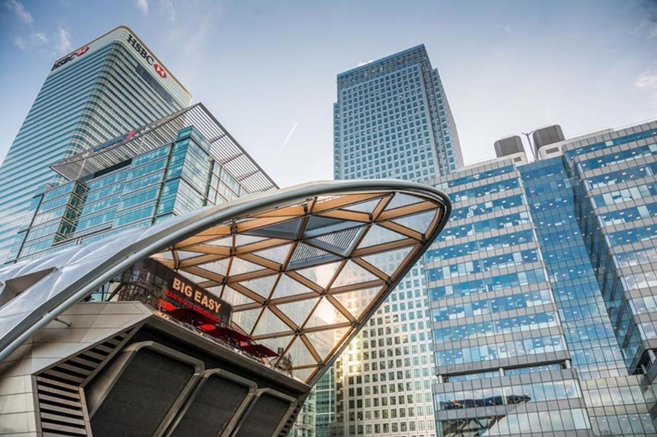 Apartament Livestay-modern 3 Bed Apt On 8th Floor With Amazing Views Londra
