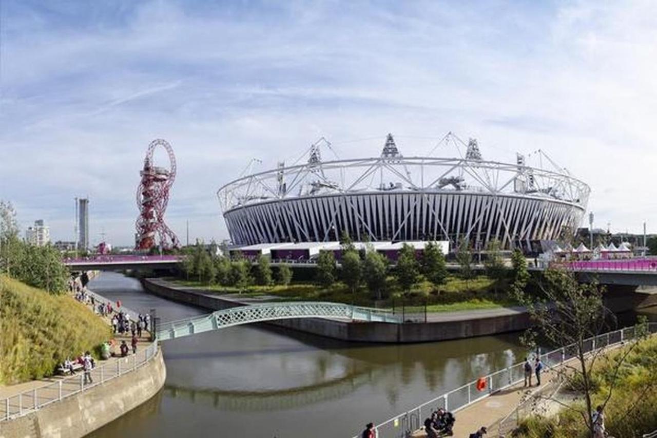 Livestay-modern 3 Bed Apt On 8th Floor With Amazing Views Londra